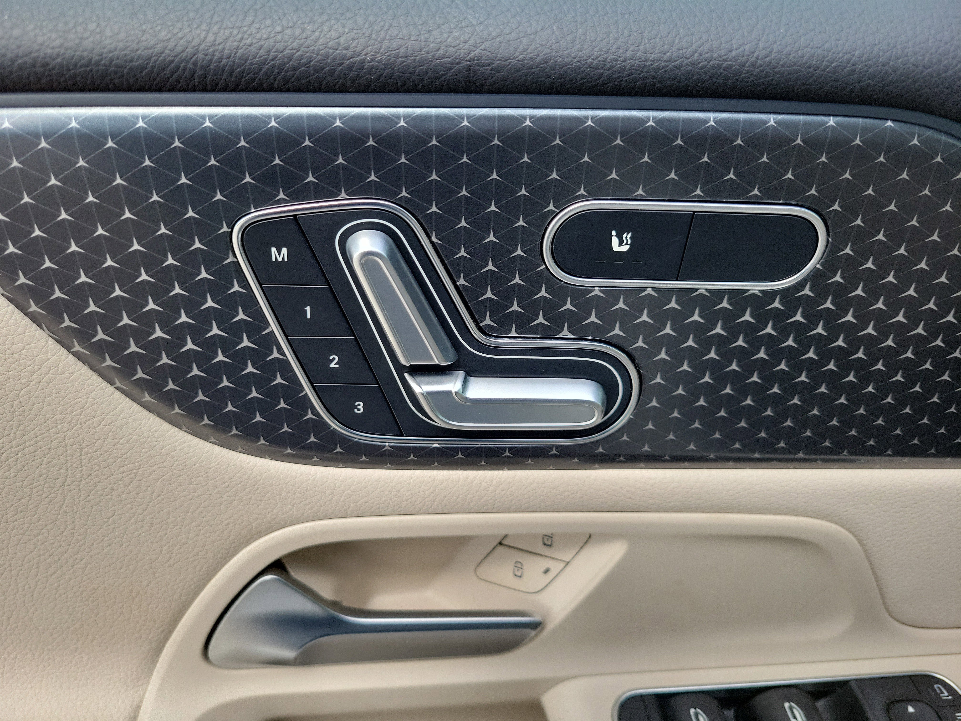 Used 2025 Mercedes-Benz GLB 250 image 27