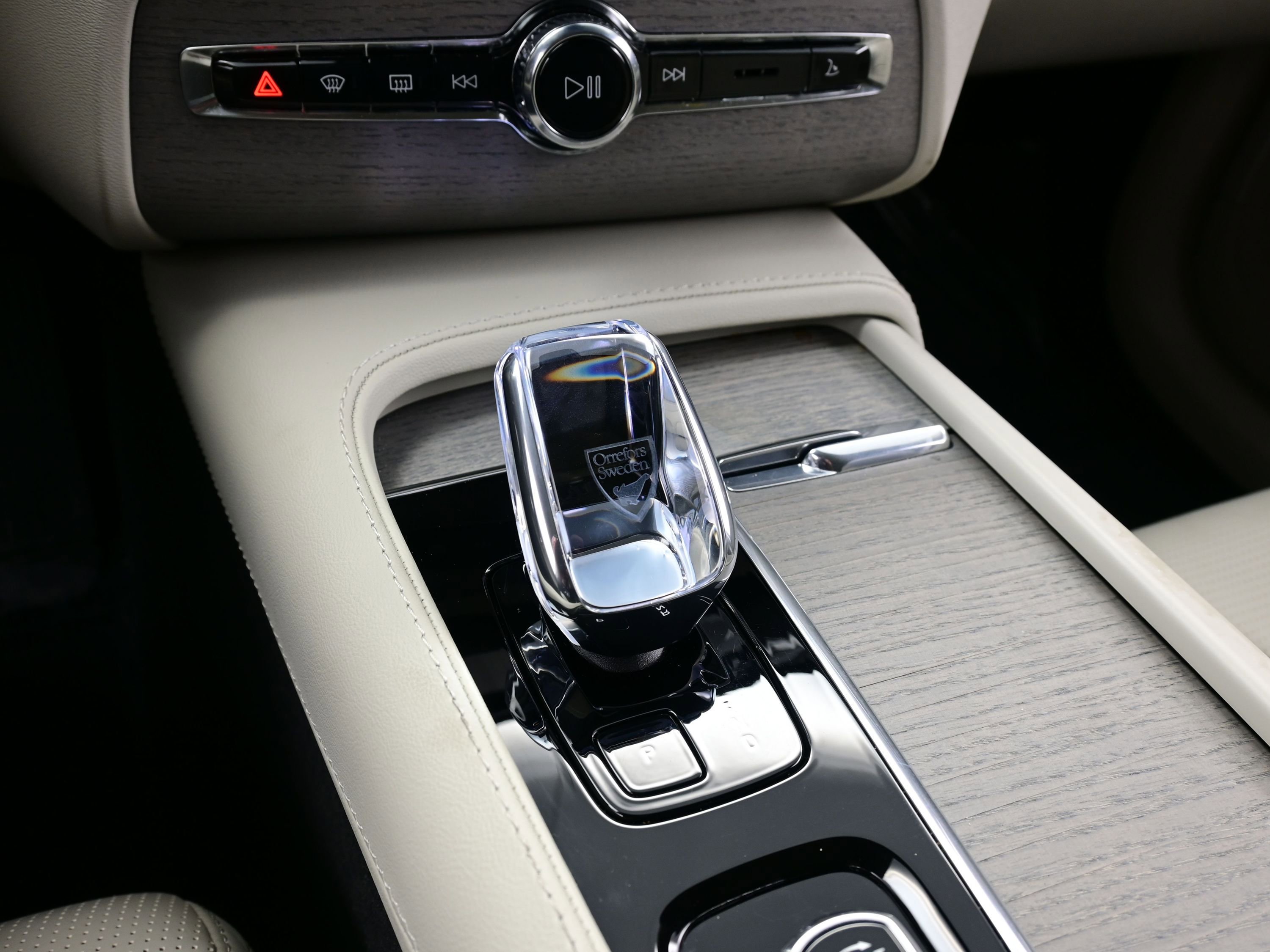 Used 2025 Volvo XC90 B6 Ultra w/ Protection Package image 23