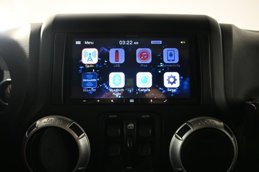 Used 2012 Jeep Wrangler Unlimited Rubicon w/ Connectivity Group AWD/4WD image 28