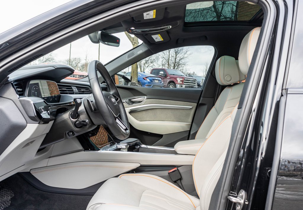 Used 2024 Audi Q8 e-tron Prestige image 29