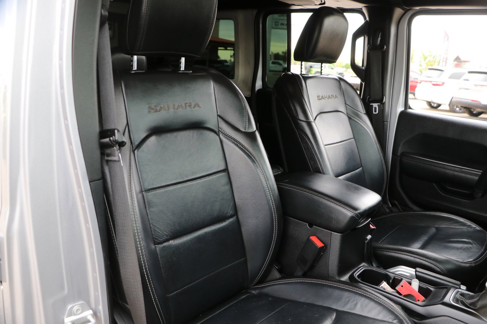 Used 2018 Jeep Wrangler Unlimited Sahara AWD/4WD image 33