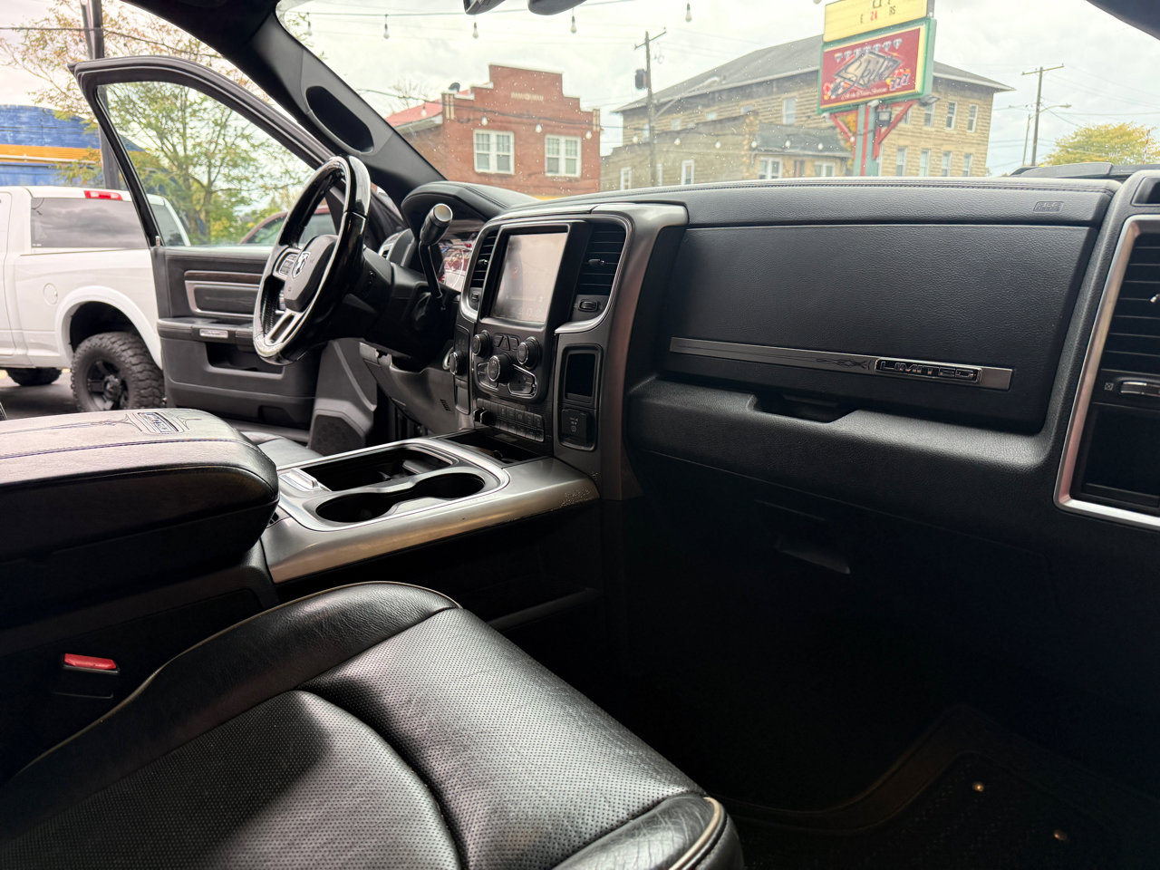 Used 2016 RAM 3500 Laramie Longhorn image 26