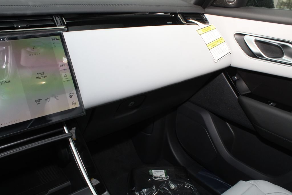 New 2026 Land Rover Range Rover Velar Dynamic SE AWD/4WD image 37