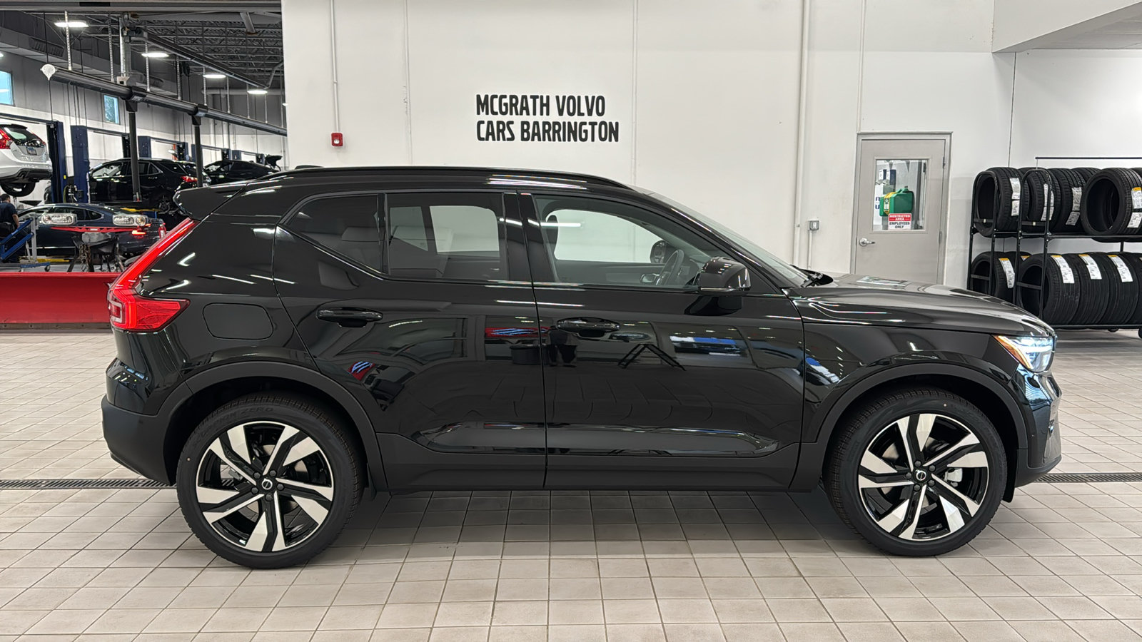 New 2026 Volvo XC40 B5 Ultra w/ Protection Package Premier AWD/4WD image 4
