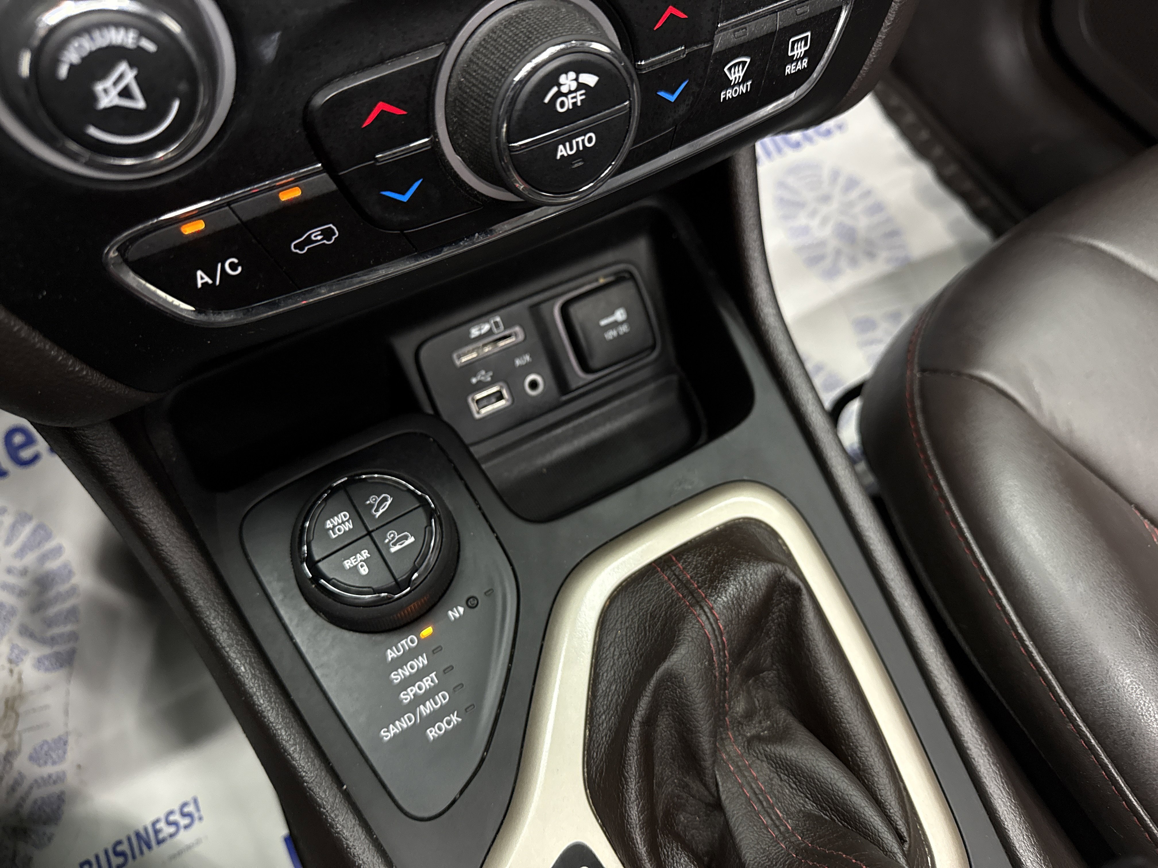 Used 2014 Jeep Cherokee Trailhawk w/ Technology Group image 23