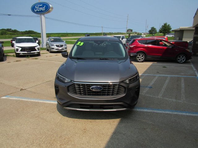 Used 2023 Ford Escape Active AWD/4WD image 2
