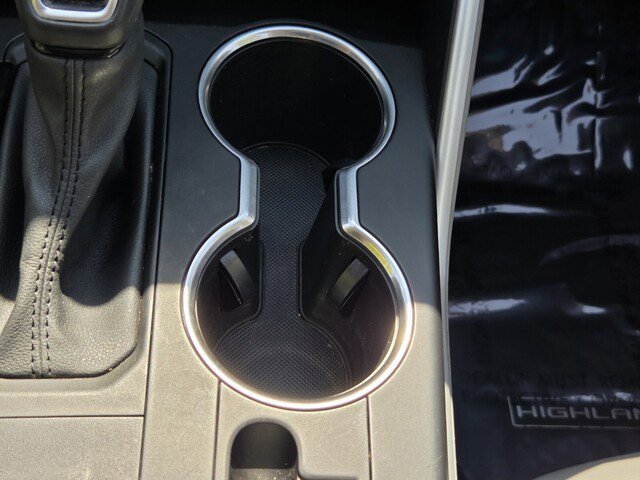 Used 2020 Toyota Highlander XLE image 25