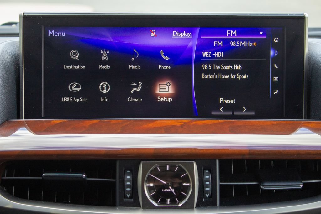 Used 2021 Lexus LX 570 4WD w/ Luxury Package image 16