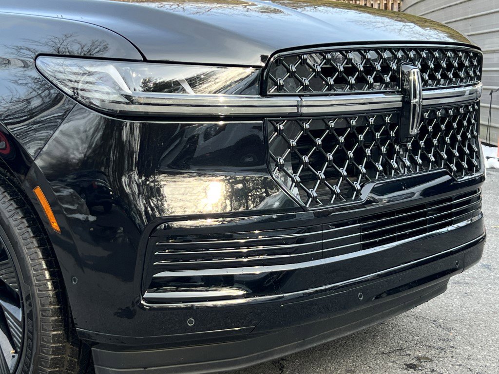New 2025 Lincoln Navigator L Reserve w/ Jet Appearance Package image 2