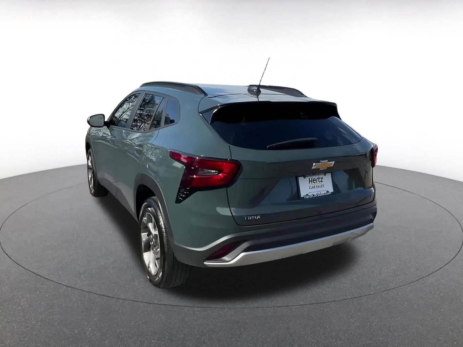 Used 2025 Chevrolet Trax LT image 11