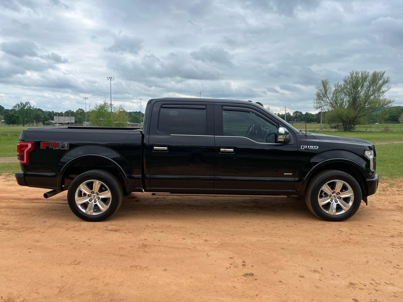 Used 2017 Ford F150 Platinum w/ Equipment Group 701A Luxury AWD/4WD image 1