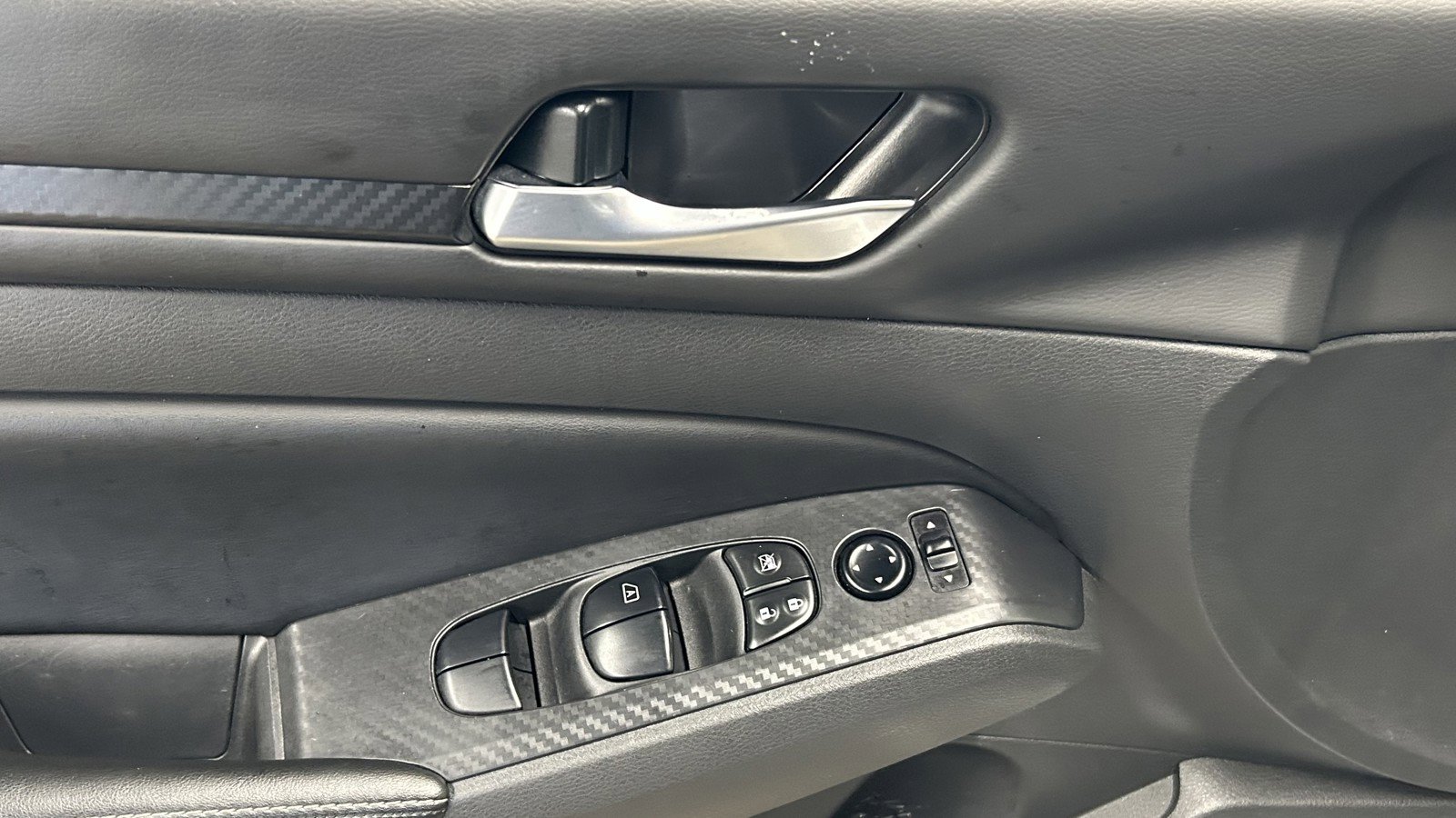 Used 2024 Nissan Altima 2.5 SV image 10