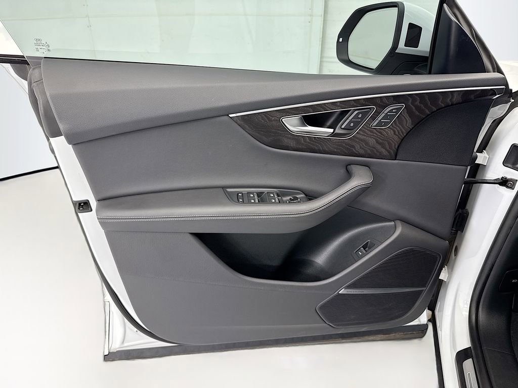 Used 2023 Audi Q8 Premium Plus image 23