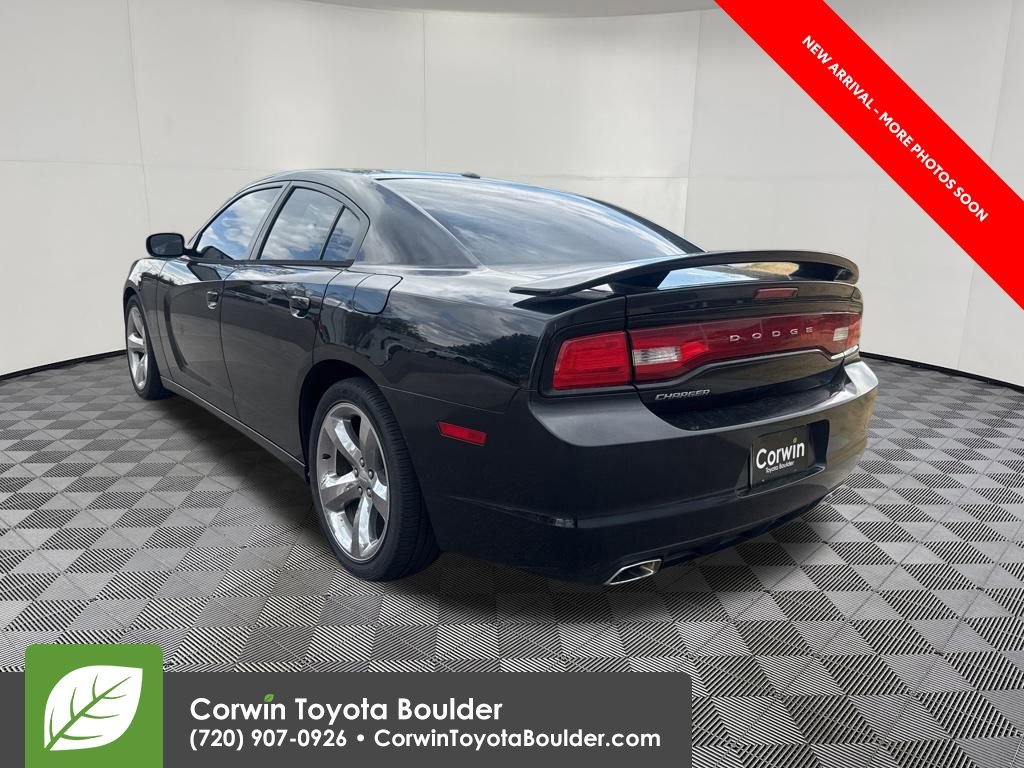 Used 2013 Dodge Charger SE RWD image 5