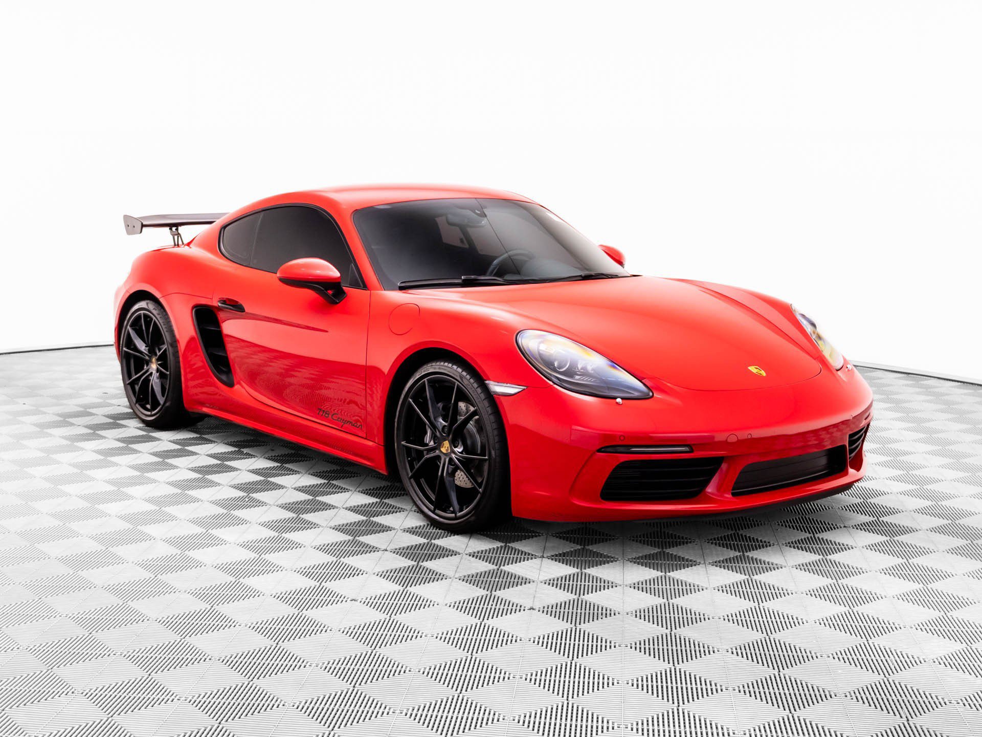 Used 2024 Porsche 718 Cayman RWD image 8
