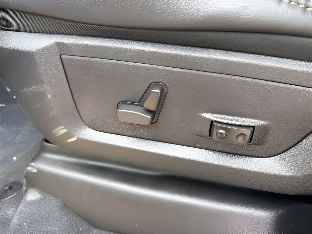 New 2026 RAM 2500 Laramie AWD/4WD image 18