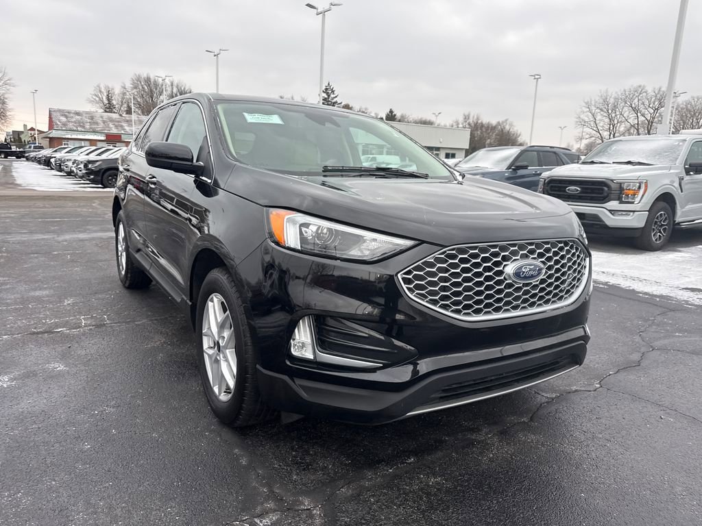 Used 2023 Ford Edge SEL w/ Convenience Package image 4