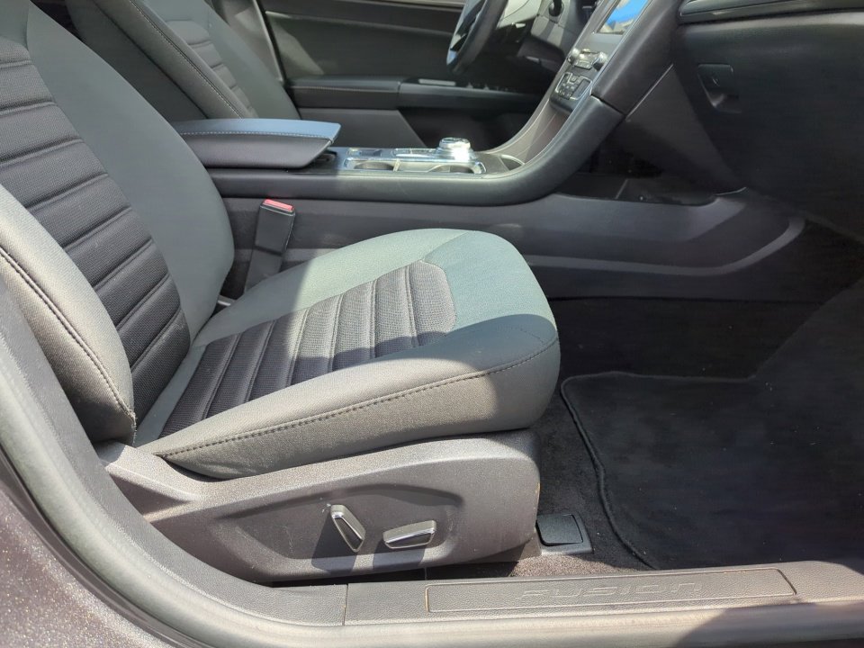Used 2017 Ford Fusion SE w/ Fusion SE Technology Package FWD image 39