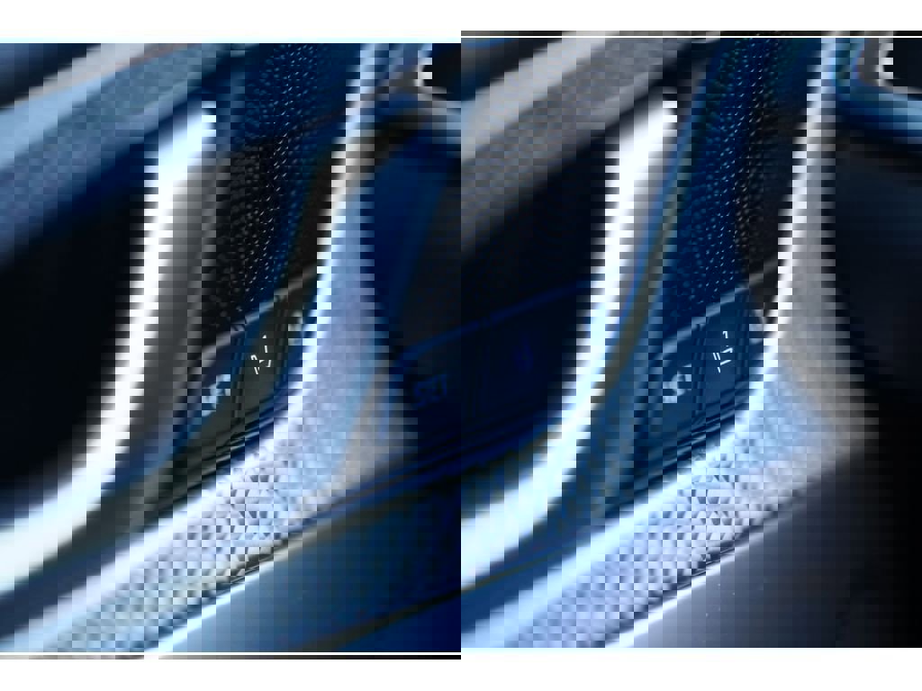 Used 2023 Genesis G70 2.0T w/ Sport Prestige Package image 25