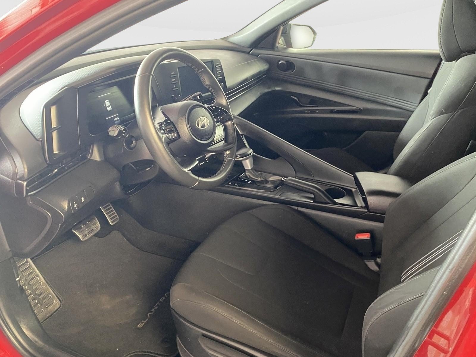 Used 2025 Hyundai Elantra Sport FWD image 17