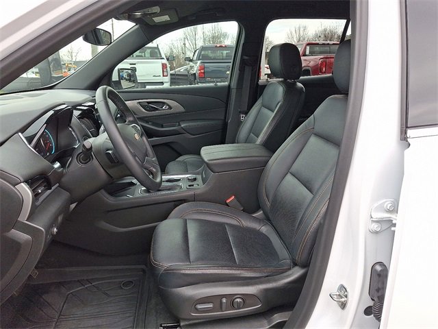 Used 2023 Chevrolet Traverse LT image 11