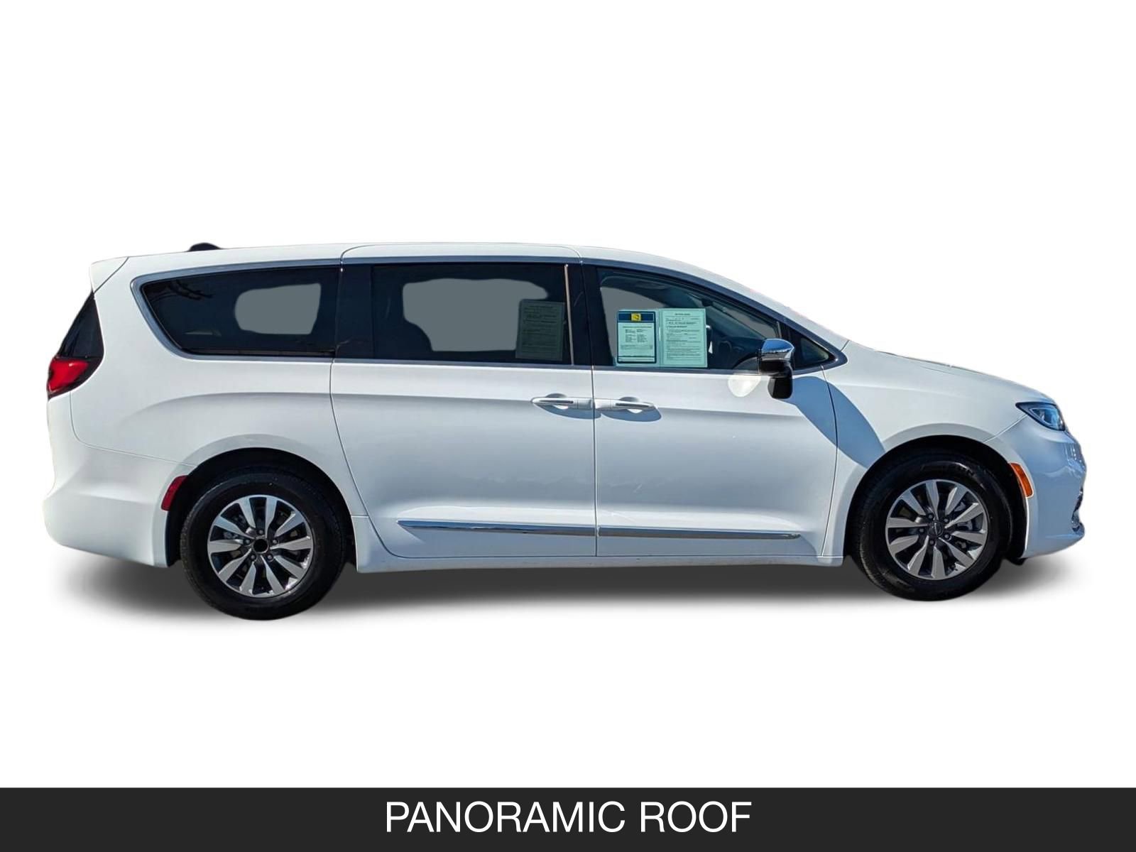 Used 2023 Chrysler Pacifica Limited image 6