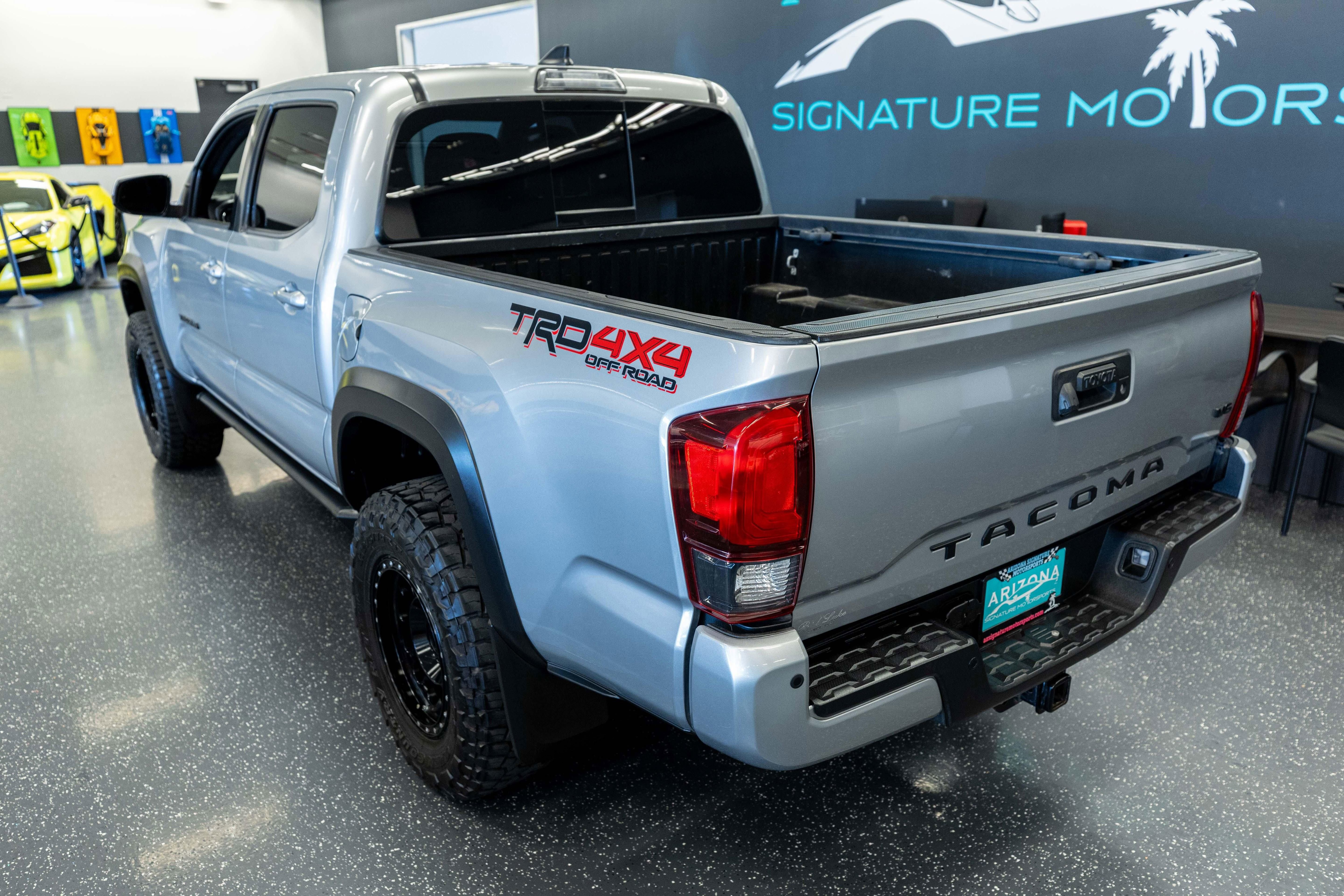 Used 2019 Toyota Tacoma TRD Off-Road AWD/4WD image 8