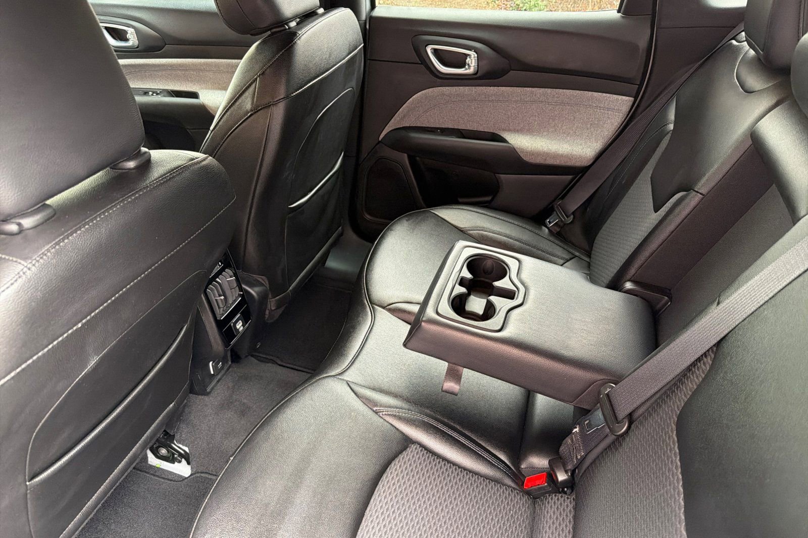 Used 2024 Jeep Compass Latitude image 12