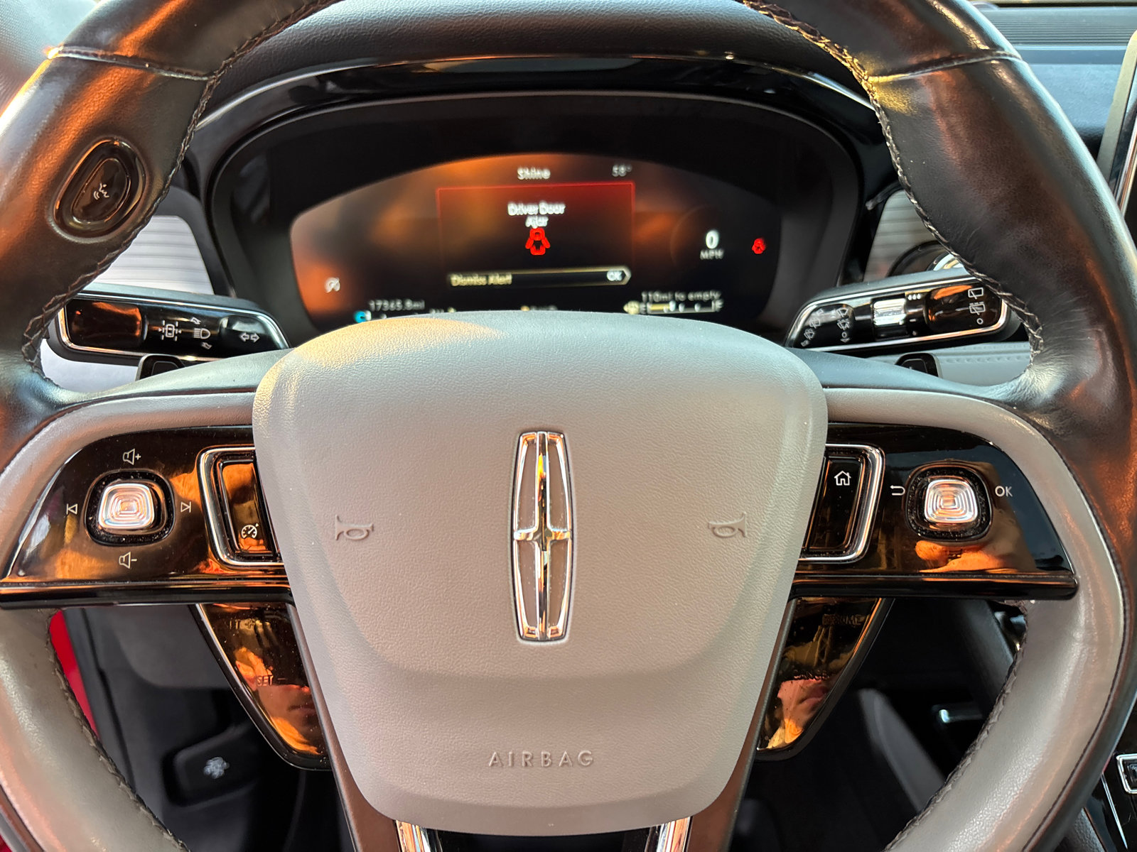 Used 2022 Lincoln Corsair Reserve w/ Elements Package image 16
