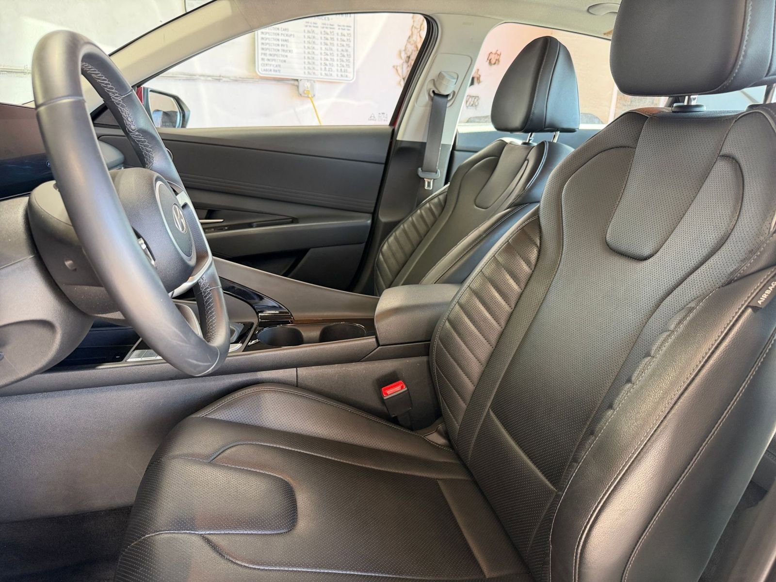 Used 2025 Hyundai Elantra Limited image 28