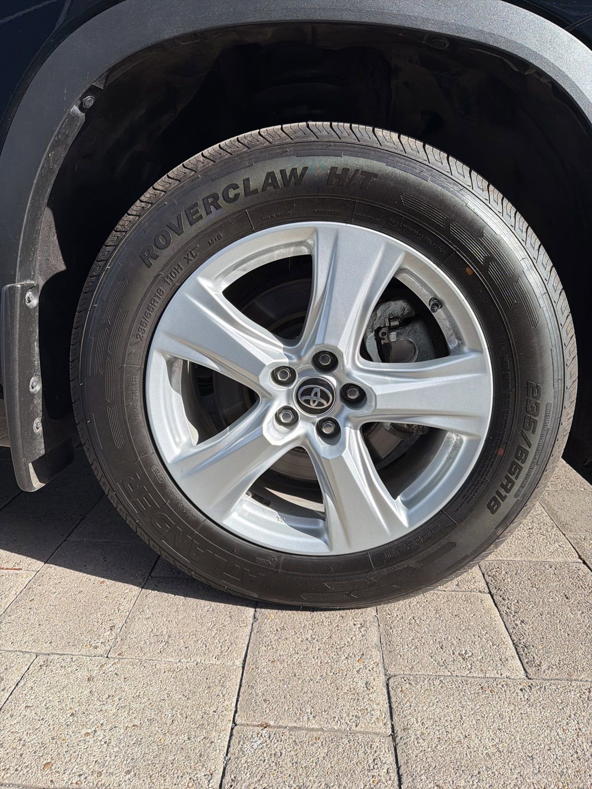 Used 2024 Toyota Highlander LE image 8