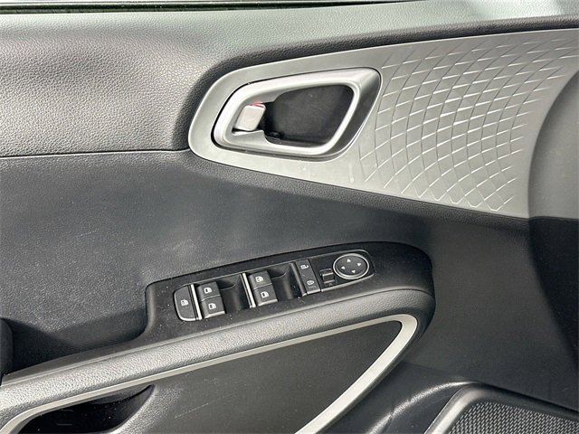 Used 2022 Kia Soul LX image 22