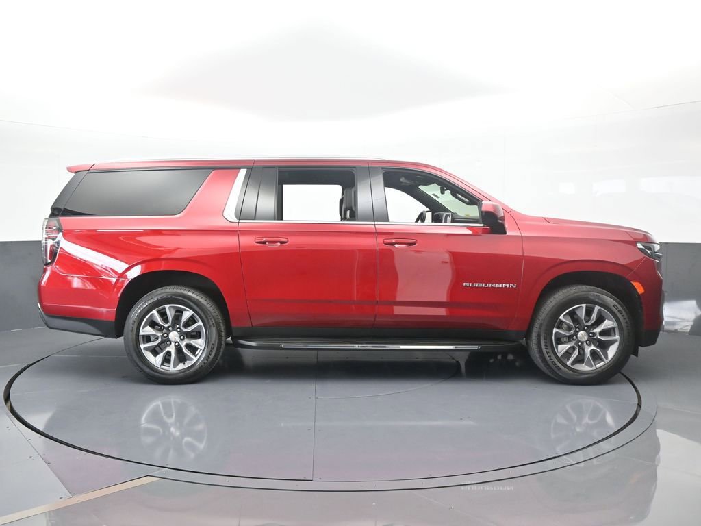 Used 2024 Chevrolet Suburban LT image 7