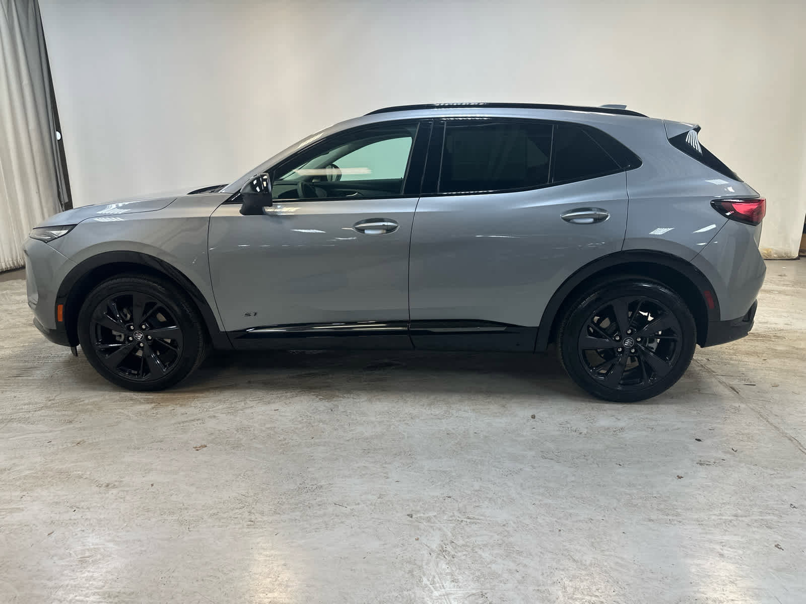 Certified 2025 Buick Envision Sport Touring image 8