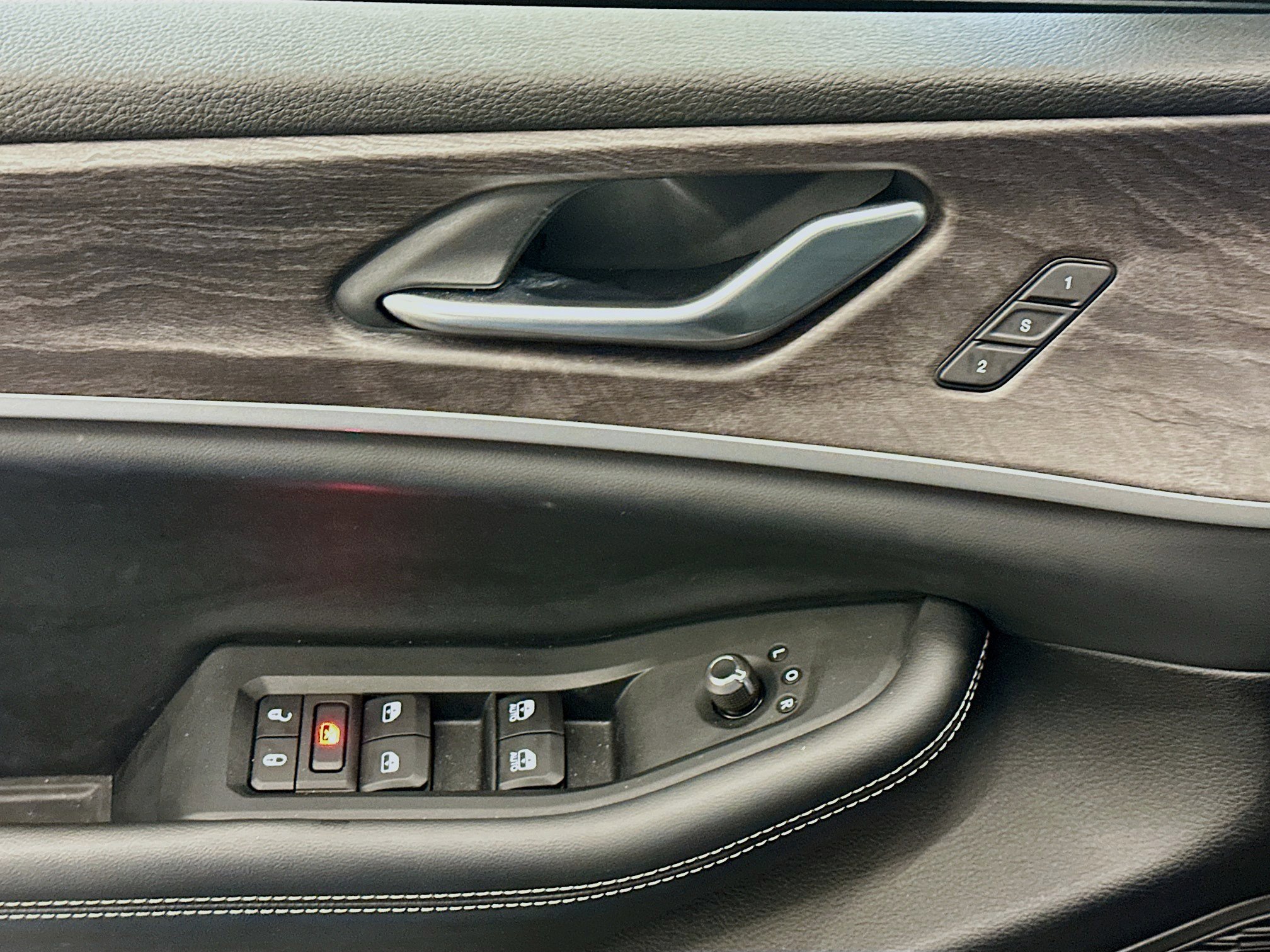 Used 2023 Jeep Grand Cherokee L Limited image 15