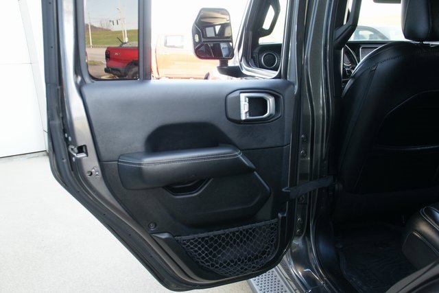 Used 2018 Jeep Wrangler Unlimited Sahara image 23