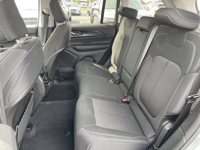 Used 2023 Jeep Grand Cherokee Laredo w/ Luxury Tech Group I AWD/4WD image 21