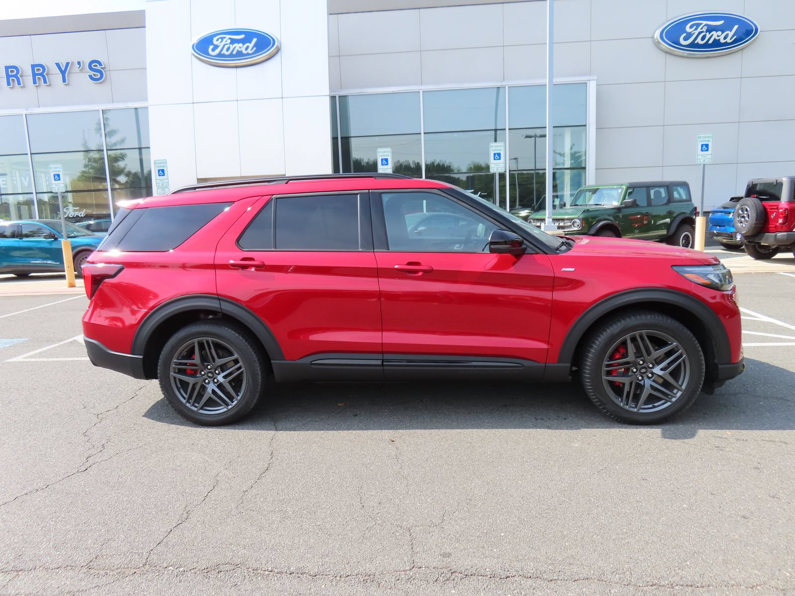 Used 2025 Ford Explorer ST-Line w/ Premium Package AWD/4WD image 4