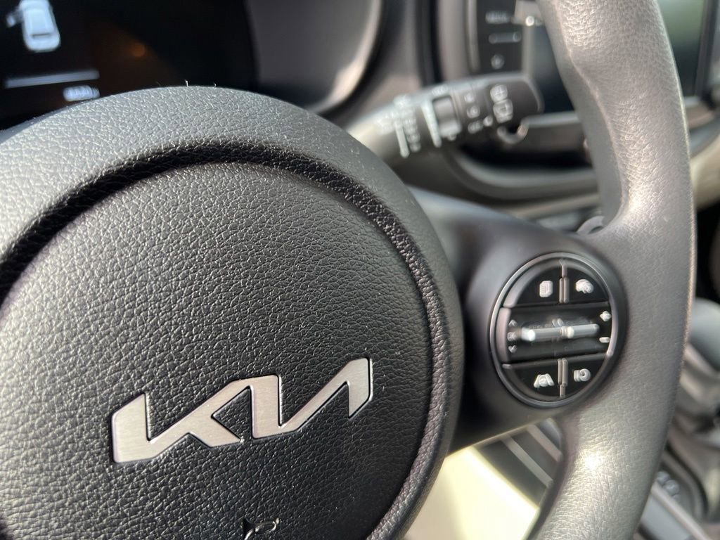 Used 2025 Kia Soul LX FWD image 18