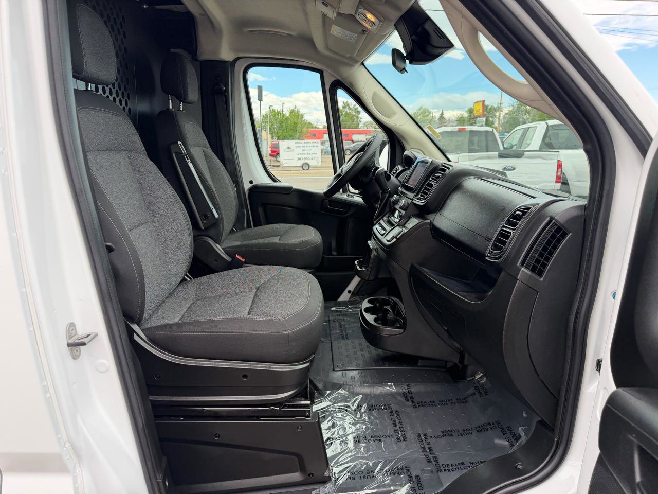 Used 2025 RAM ProMaster 2500 w/ U-Haul Equipment Group FWD image 32