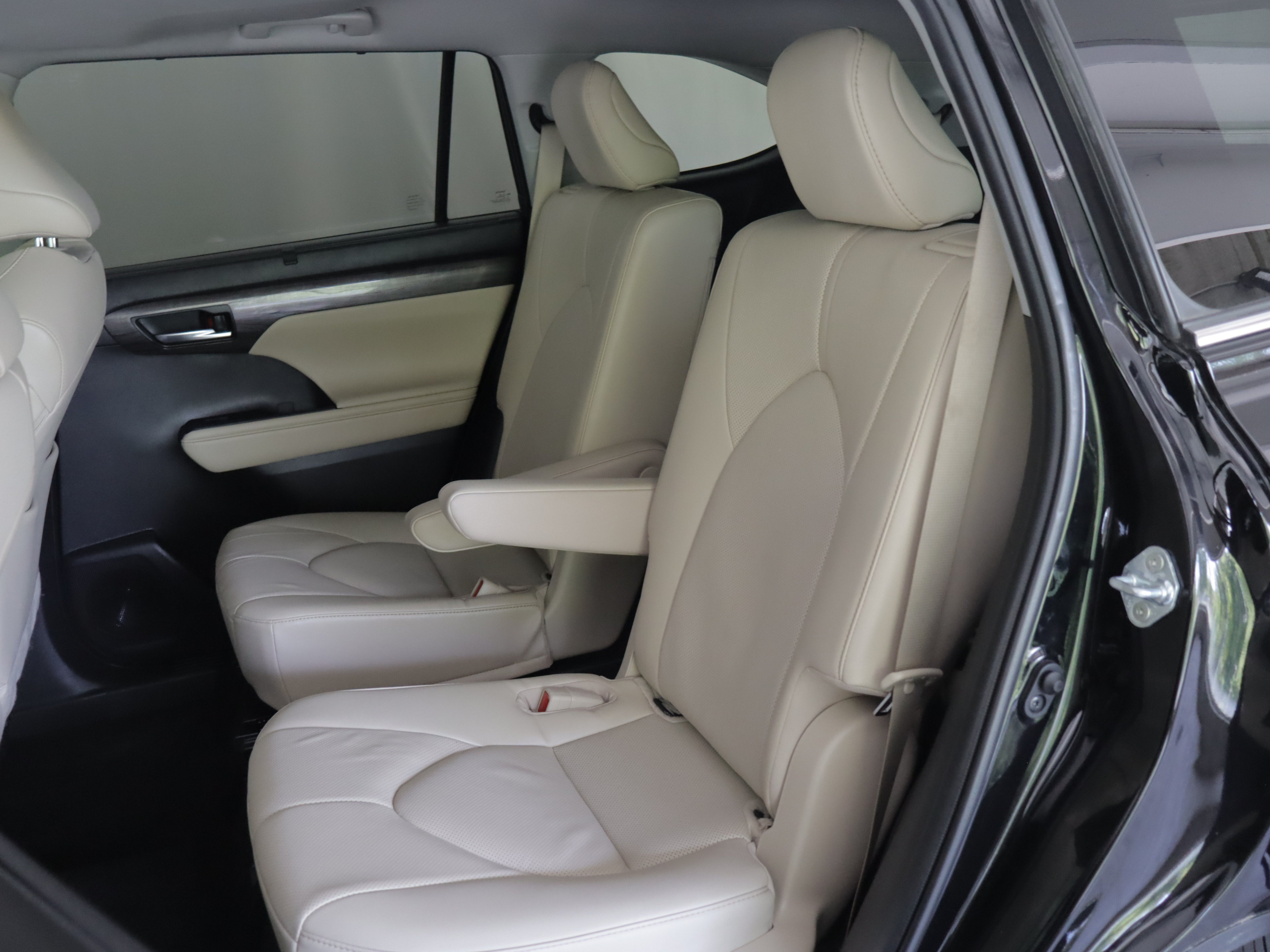 Used 2023 Toyota Highlander Limited AWD/4WD image 9