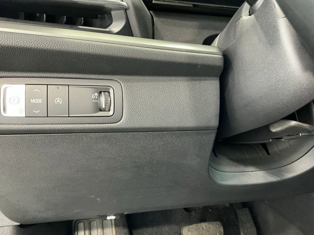 Used 2024 Chevrolet Traverse LT image 44