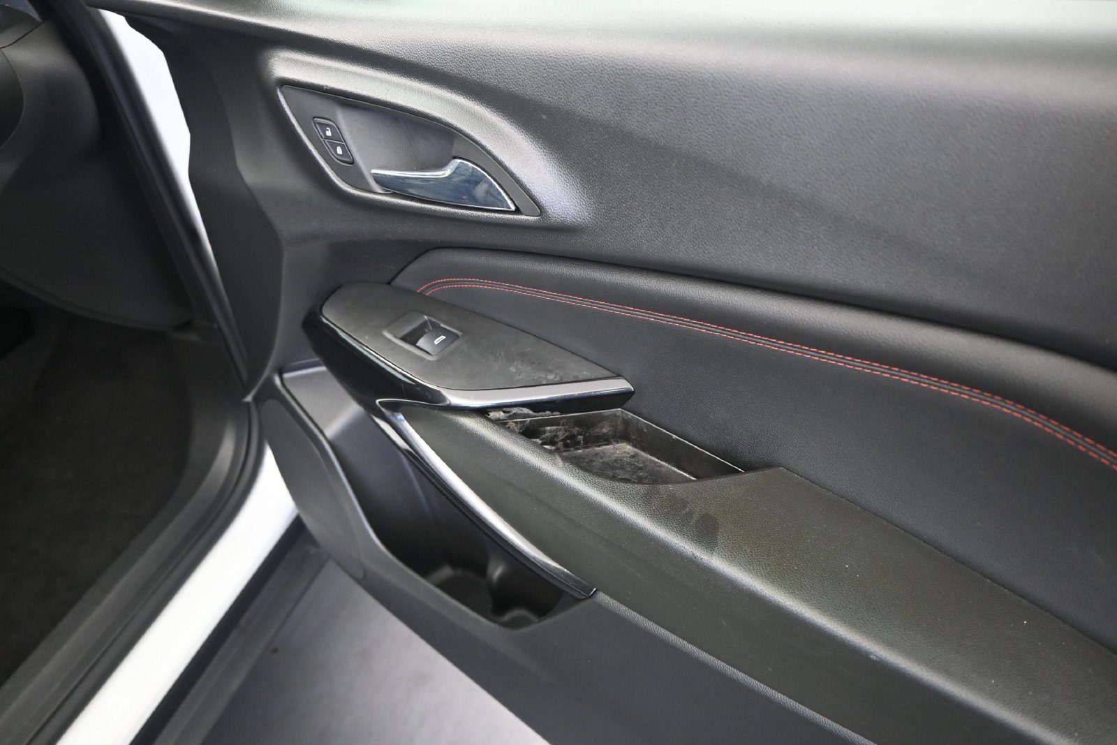 Certified 2024 Chevrolet Trax RS FWD image 22