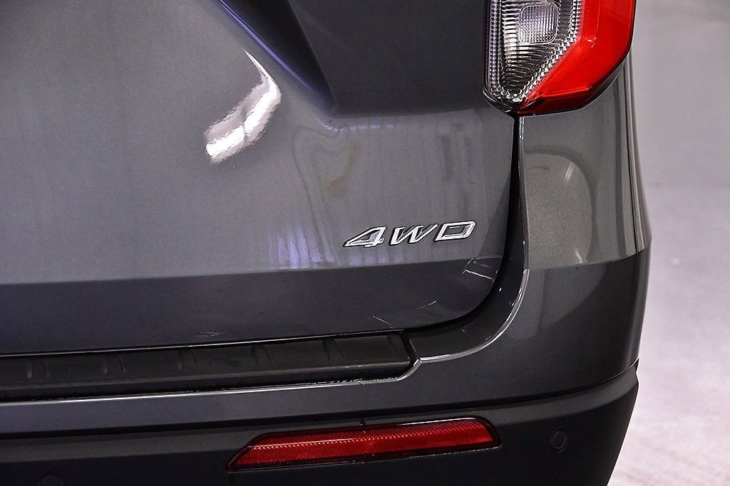 Used 2023 Ford Explorer XLT image 12