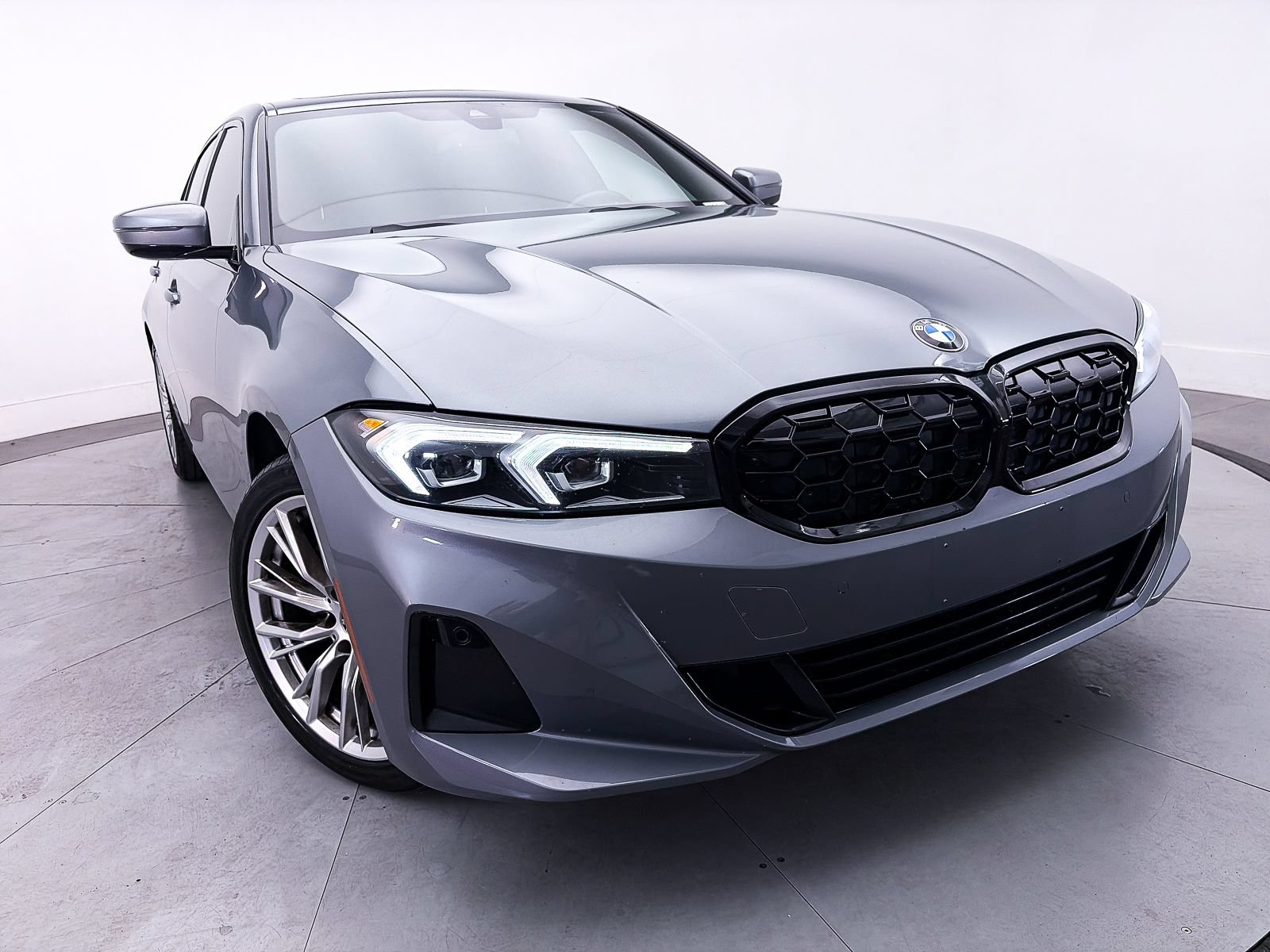 Used 2023 BMW 330i xDrive Sedan w/ Driving Assistance Package AWD/4WD image 4
