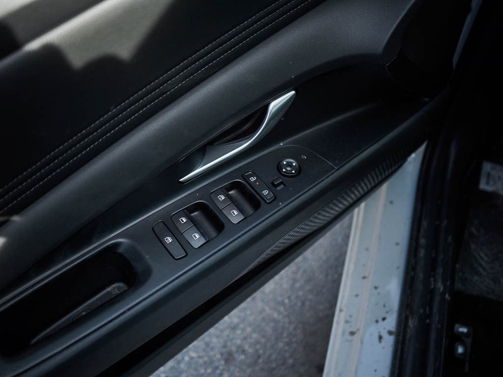 New 2026 Hyundai Elantra Limited FWD image 17
