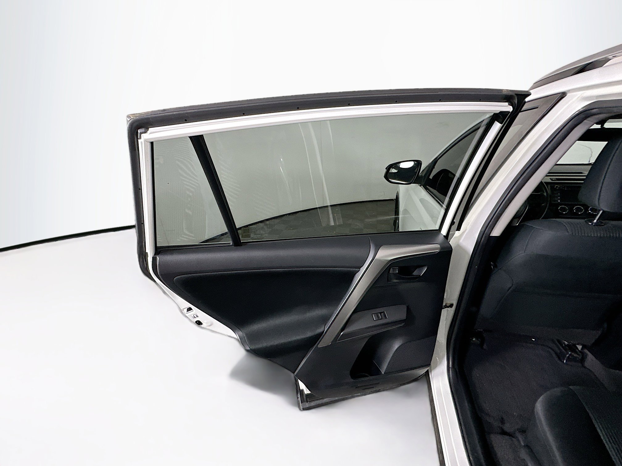 Used 2016 Toyota RAV4 LE image 25