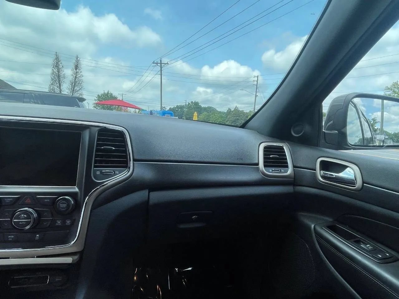 Used 2015 Jeep Grand Cherokee Altitude RWD image 18