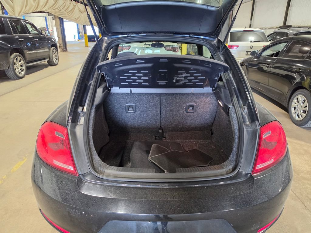 Used 2012 Volkswagen Beetle 2.0T image 8