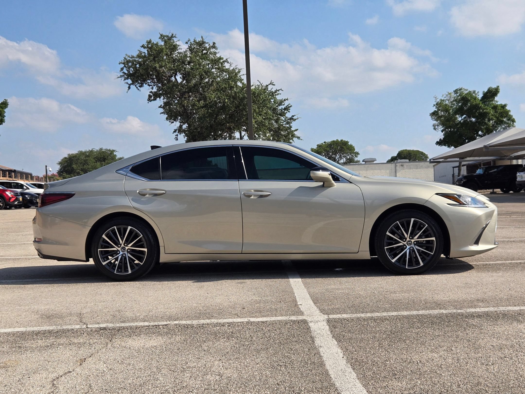 Used 2023 Lexus ES 350 w/ Premium Package FWD video 2